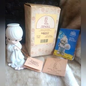 Precious Moments WISHING YOU A COMFY CHRISTMAS 527750 Figurine W/Box, Tags, Card
